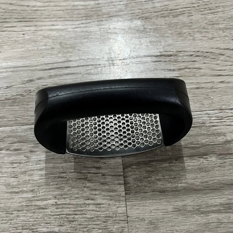 GarlicGlide - Smooth Handheld Press for Garlic and Ginger